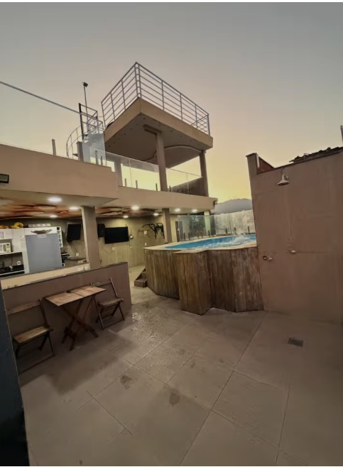 Rooftop avec piscine de l'appartement PPG au coucher du soleil