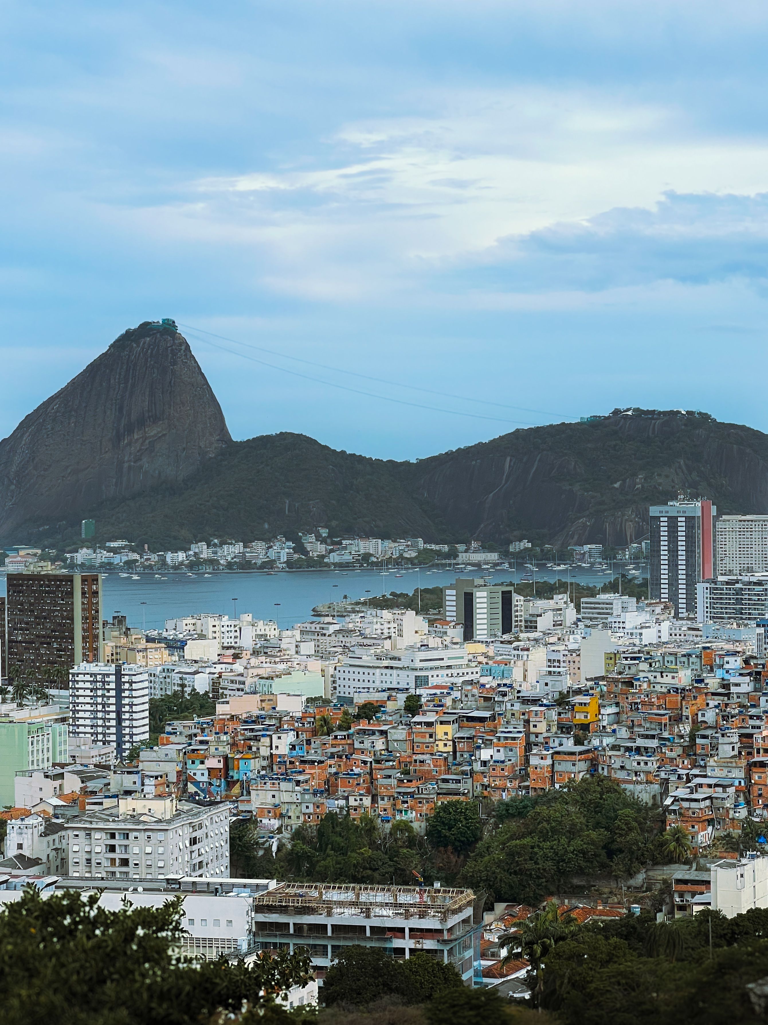 Baie de Botafogo avec vue sur le Pain de Sucre au coucher du soleil, Rio de Janeiro