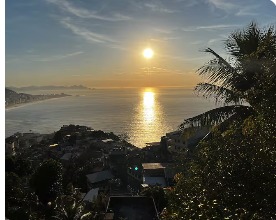 Coucher de soleil depuis Casa Los Santos à Vidigal