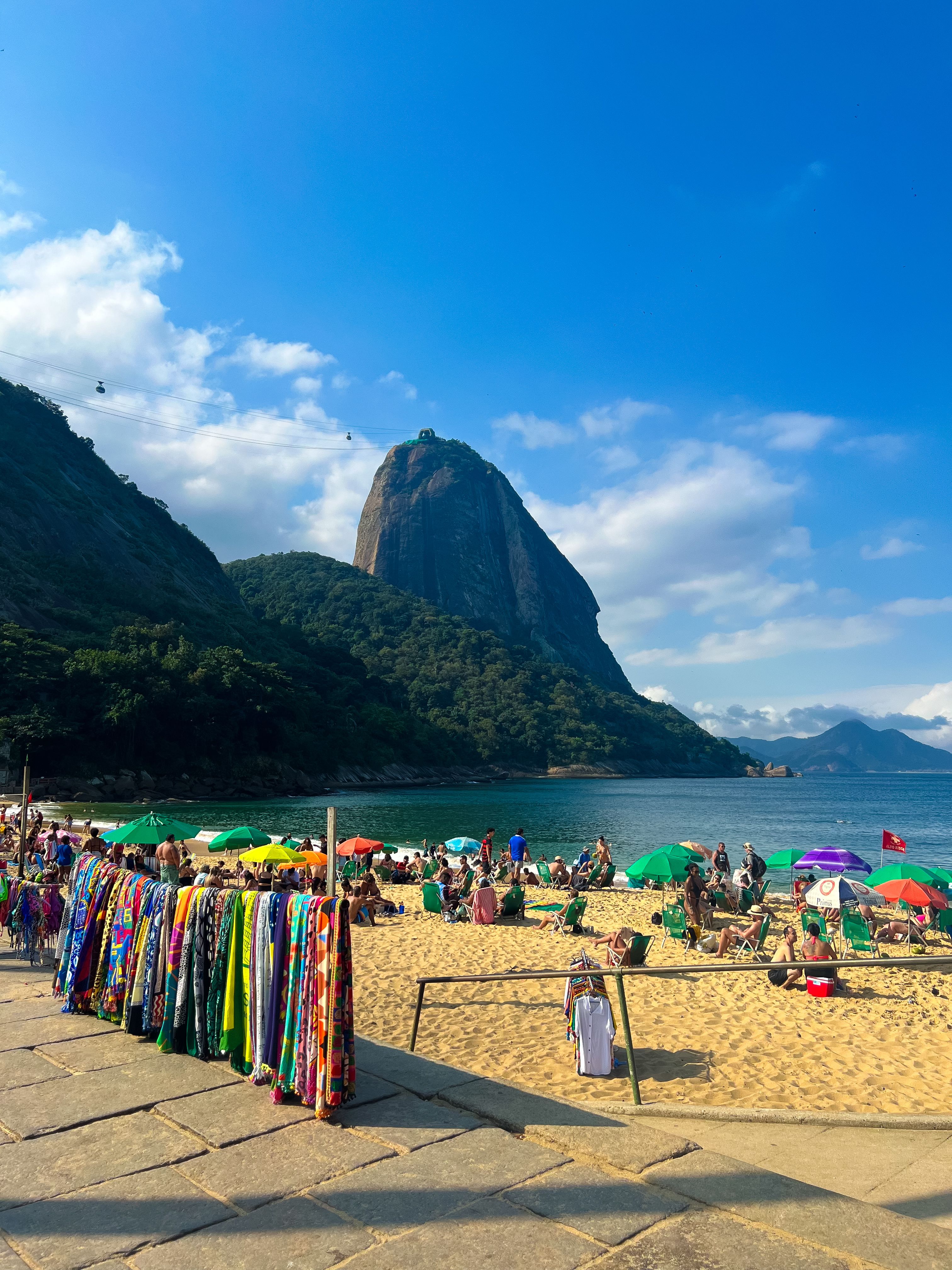 Le mur d'Urca (Mureta da Urca) face à la baie